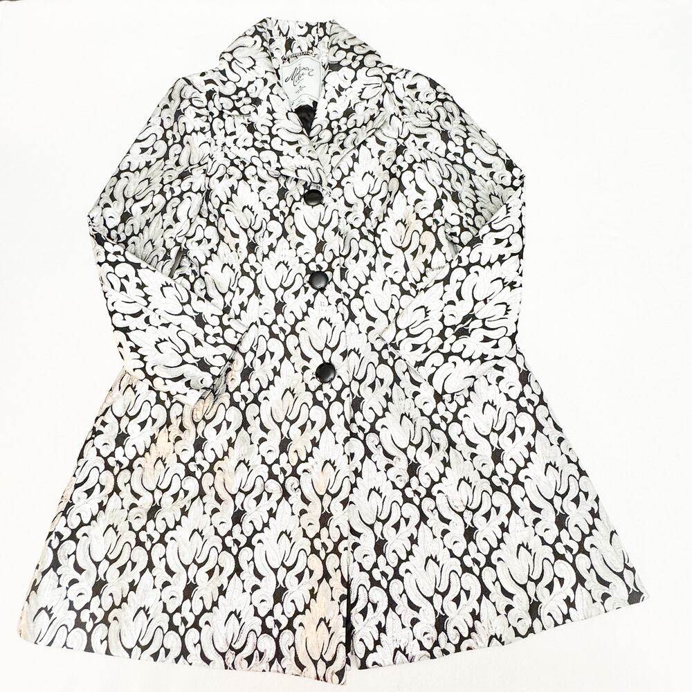 Kate Spade Madison Ave Collection Silver Metallic Size 8